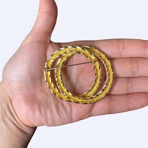 Vintage Dior Gold Tone Triple Interlocking Circle Brooch Textured Rope Pin 1980s - Picture 2 of 3